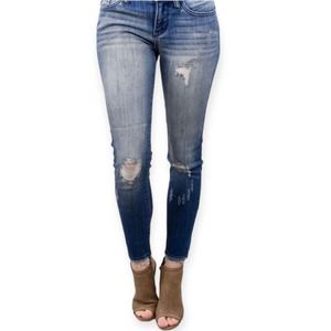 JUDY BLUE Women Size 11/30 Light Wash Skinny Fit Roaring Time Distressed Jeans